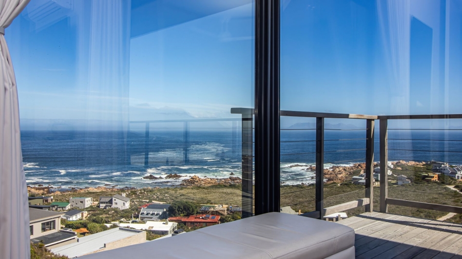 3 Bedroom Property for Sale in Rooi Els Western Cape